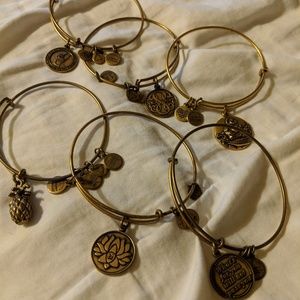 6 Alex and Anni set of bracelets